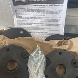 Rough Country 2019-2023 Chevy 2” Leveling Kit