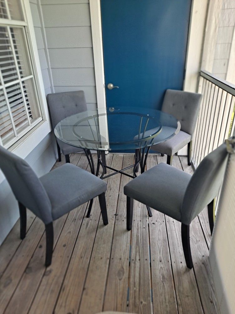 Dining Table and 4 Chairs (FREE)