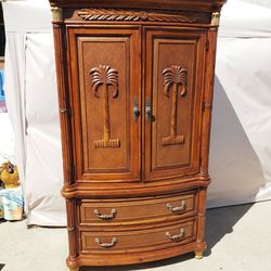 Armoire With Tropical Style Design 