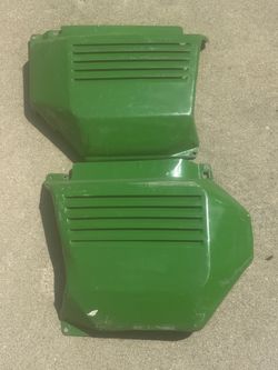 John Deere side panels for a 200 series
