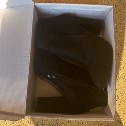 Black Boots With Heel 