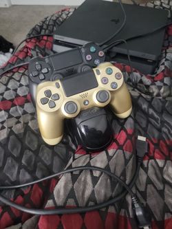 PS4 2 CONTROLLERS, CHARGING BASE 