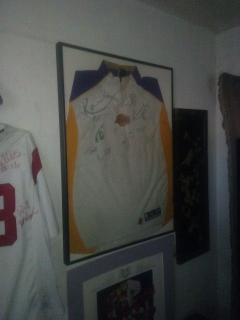 Verify Sign Lakers Jersey Collectible 