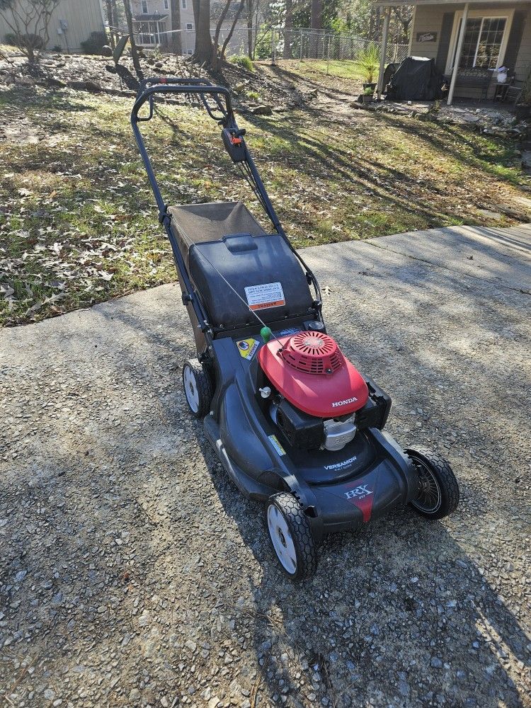 Honda HRX217 Self-propelled Lawn Mower 