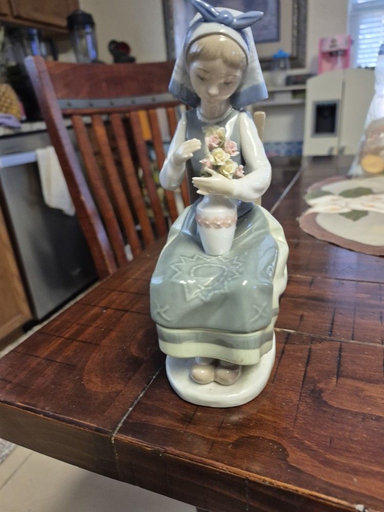 Lladro Sculpture