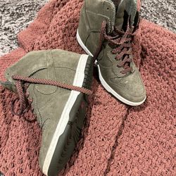 Nike Wedge Sneaker