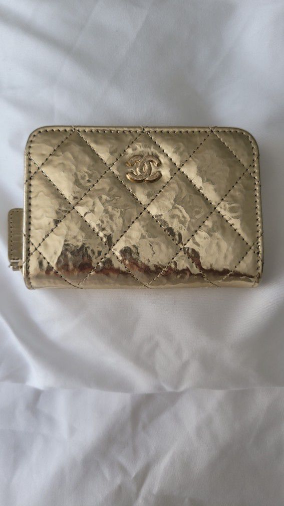 Chanel Hammered Metallic Calfskin Quilted Zip Coin Purse Gold for Sale in  Alta Loma, CA - OfferUp