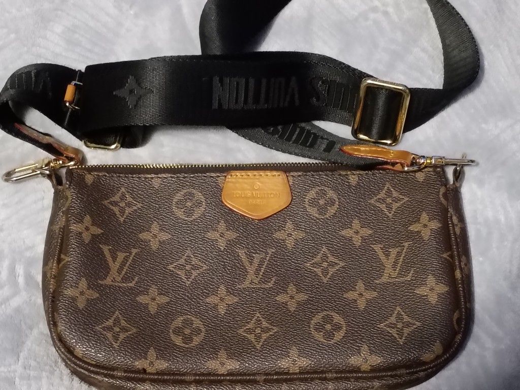 Authentic Louis Vuitton Pochette