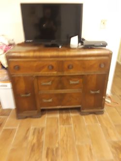 Waterfall dresser
