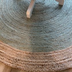 7’ Round jute area rug