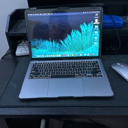   2. Macbooks.    MacBook Air 256 GB.