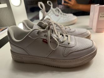 Levi's White Low-Top Sneakers
