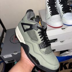 Jordan 4 Undefeated Size 9M DS
