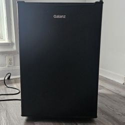 Galanz Mini Fridge 