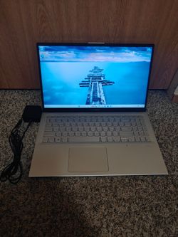 Asus Vivobook X15 School / Work Laptop Windows 11 Home