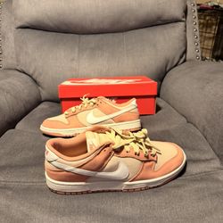 10.5 Nike Dunks