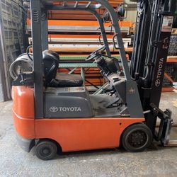 Toyota 3000lb Forklift 3 Stage With Side Shift 