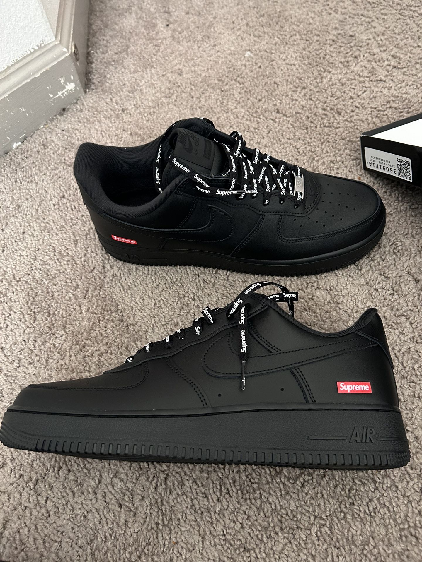 Supreme Black AF1