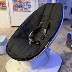 Baby MamaRoo chair 