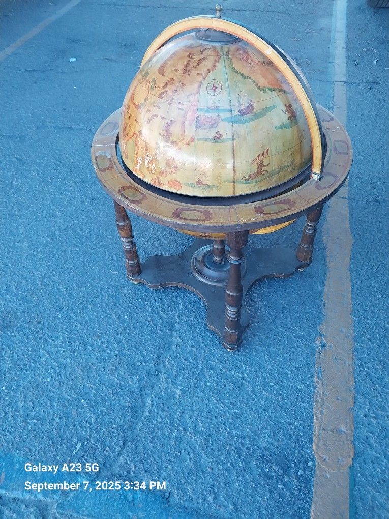 Beautiful Rotating Globe With Hidden Bar Inside