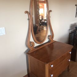 Dresser Pretty Antique With Mirror