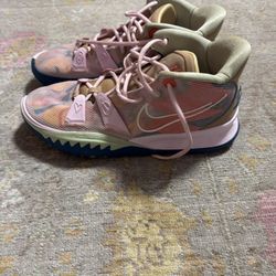 Kyrie 1 World 1 People Regal Pink
