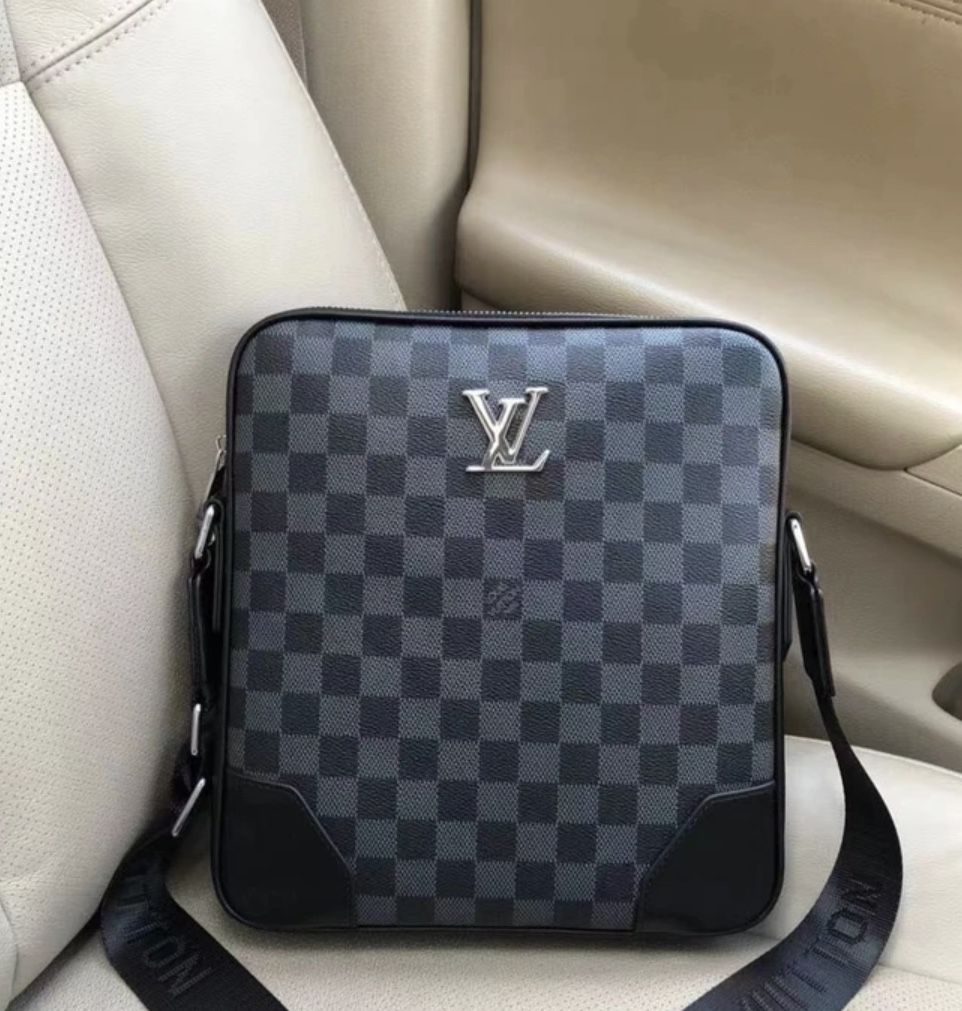 Louis Vuitton Leather Bag 