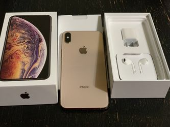 xs max 64gb unlocked New plastics still on phone