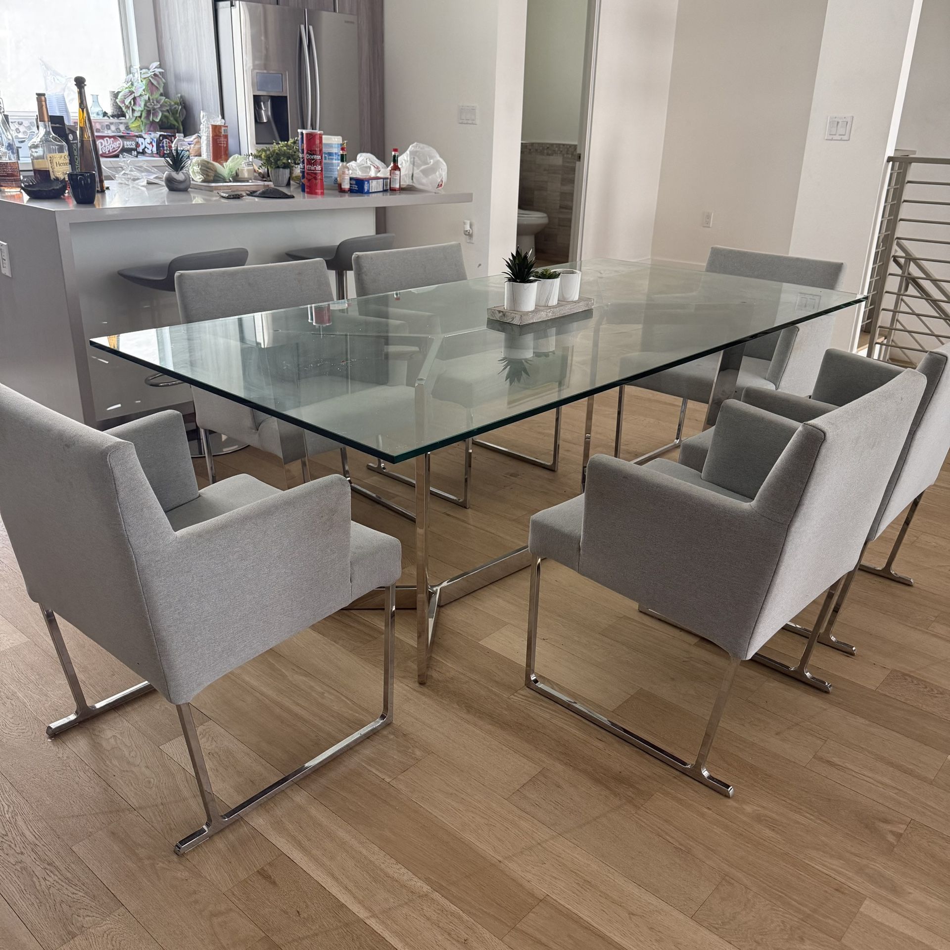 Dining table + 6 chairs