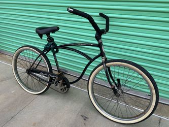 Schwinn Beach Cruiser. Classic 1980’s. White walls and foot pegs.
