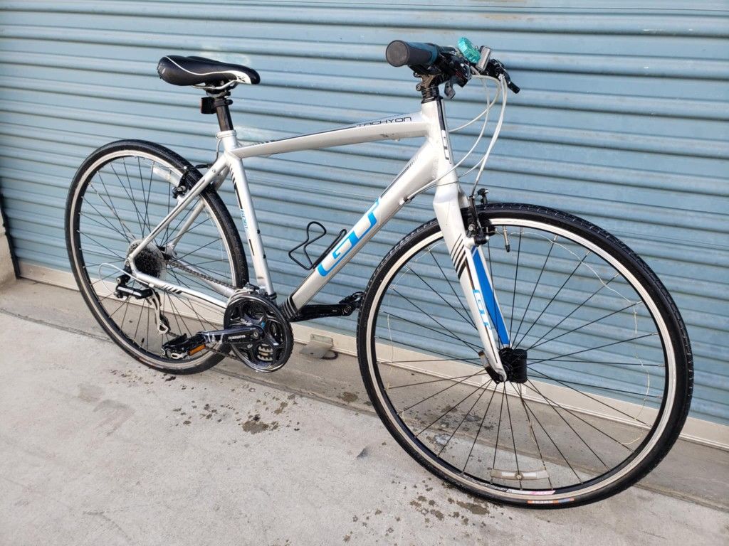 GT HYBRID BIKE 21 SPEEDS TIRE 700C SIZE M