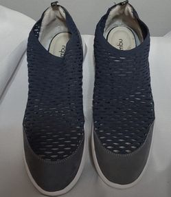 Jambu "Dory" mesh and leather slip-ons size 11.