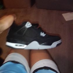 Jordan 4s Size 6 Call 