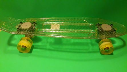 PATINETA CON LUCES / SKATEBOARD WHITH LIGHTS.