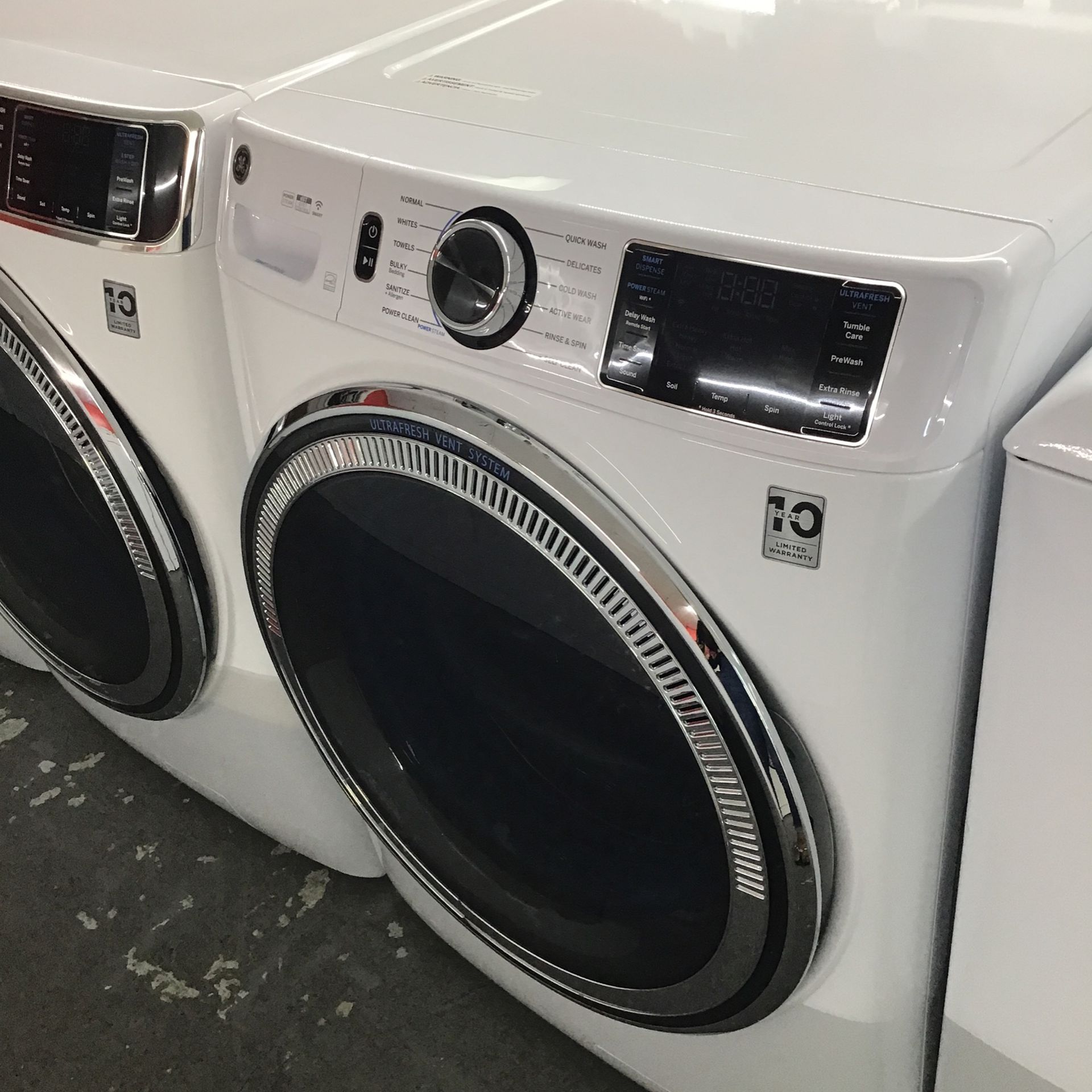 New Scratch And Dent GE Front load Washer . 1 Year Warranty 