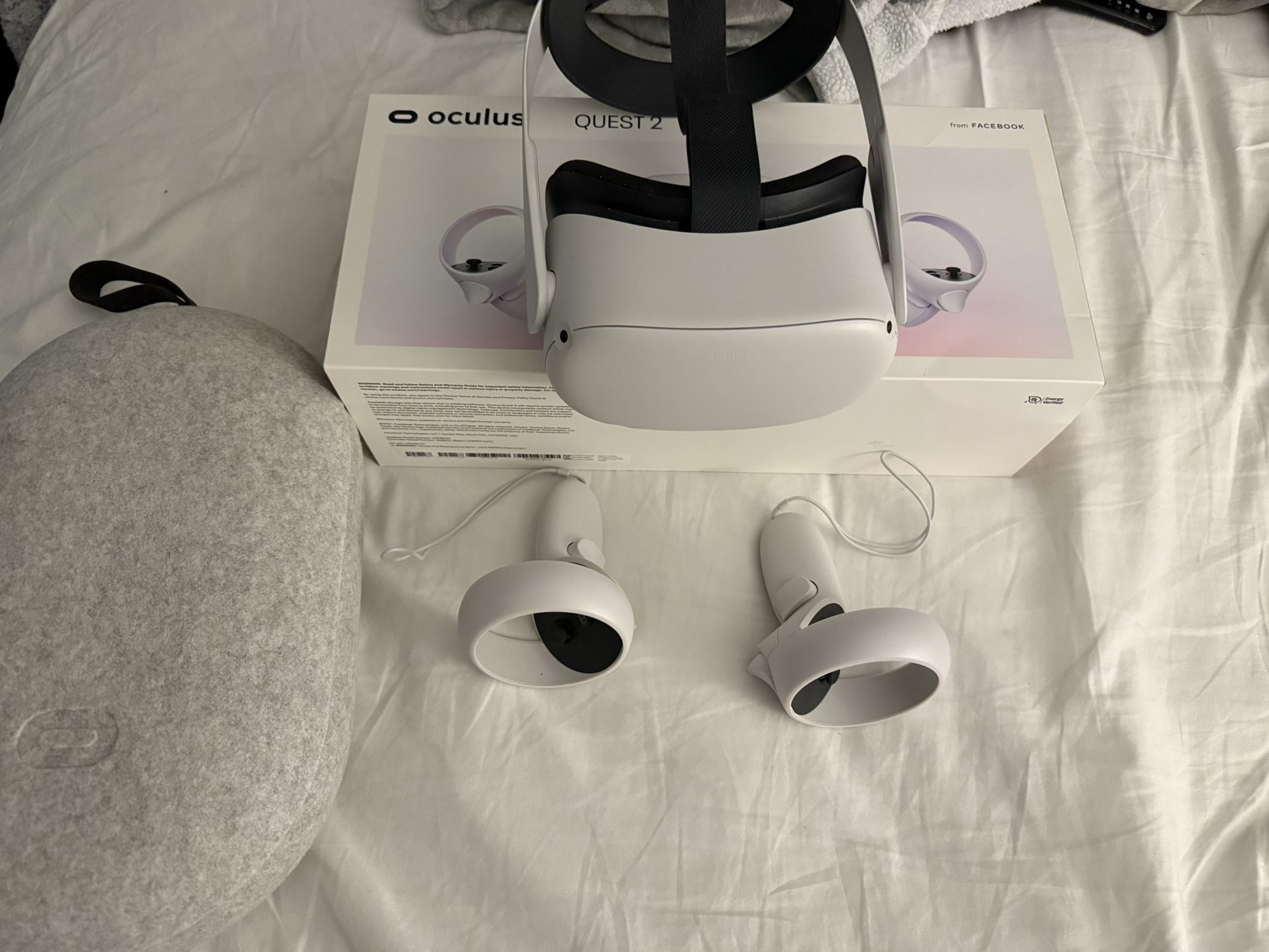 Oculus Quest 2 w/ Elite Strap