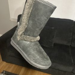 Brand New Gray Uggs Size 7