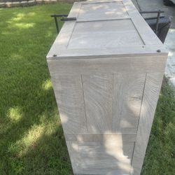 Whelping box