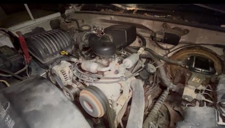 Complete 5.7L V8 vortec engine