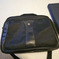 Chrome Hp Laptop With 2 Cases