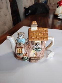 Vintage tea nee teddy teapot 4"