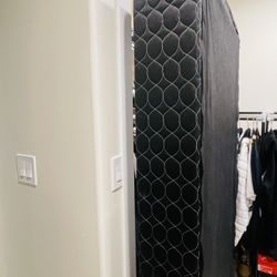    Dos. Base De Colchón  Color Negro