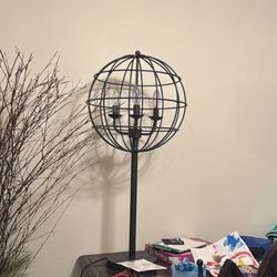 Globe Lamp Like New 