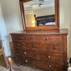 Beautiful 7-drawer Dresser and Mirror