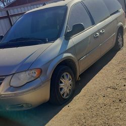 2005 Chrysler Town & Country