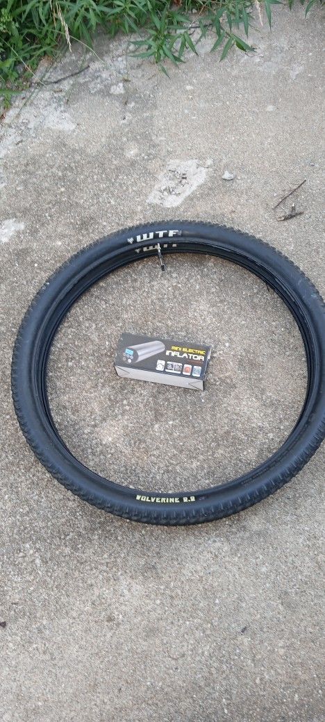 Pair Of WTB Wolverine 29×2.2 Tires With Pump