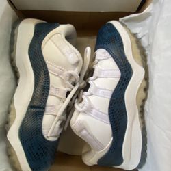 Jordan 11 Low Youth