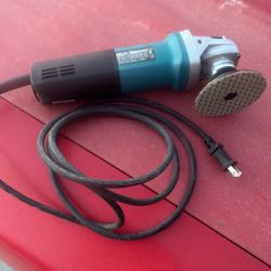 makita grinder corded like new condition 