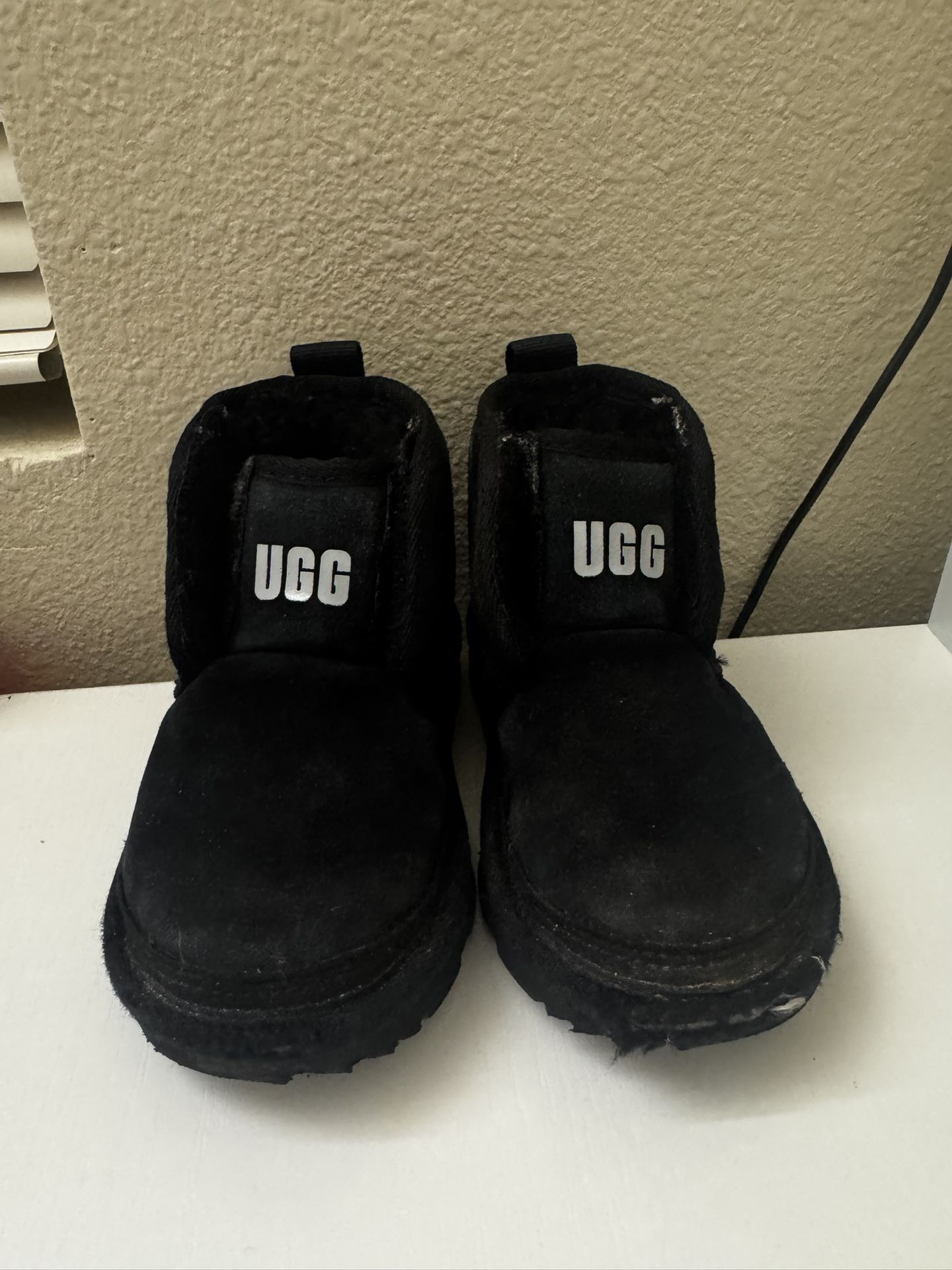 ugg kids (us kids size 8) 2 years