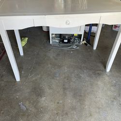 Nice  White Desk With 1 Drawer 